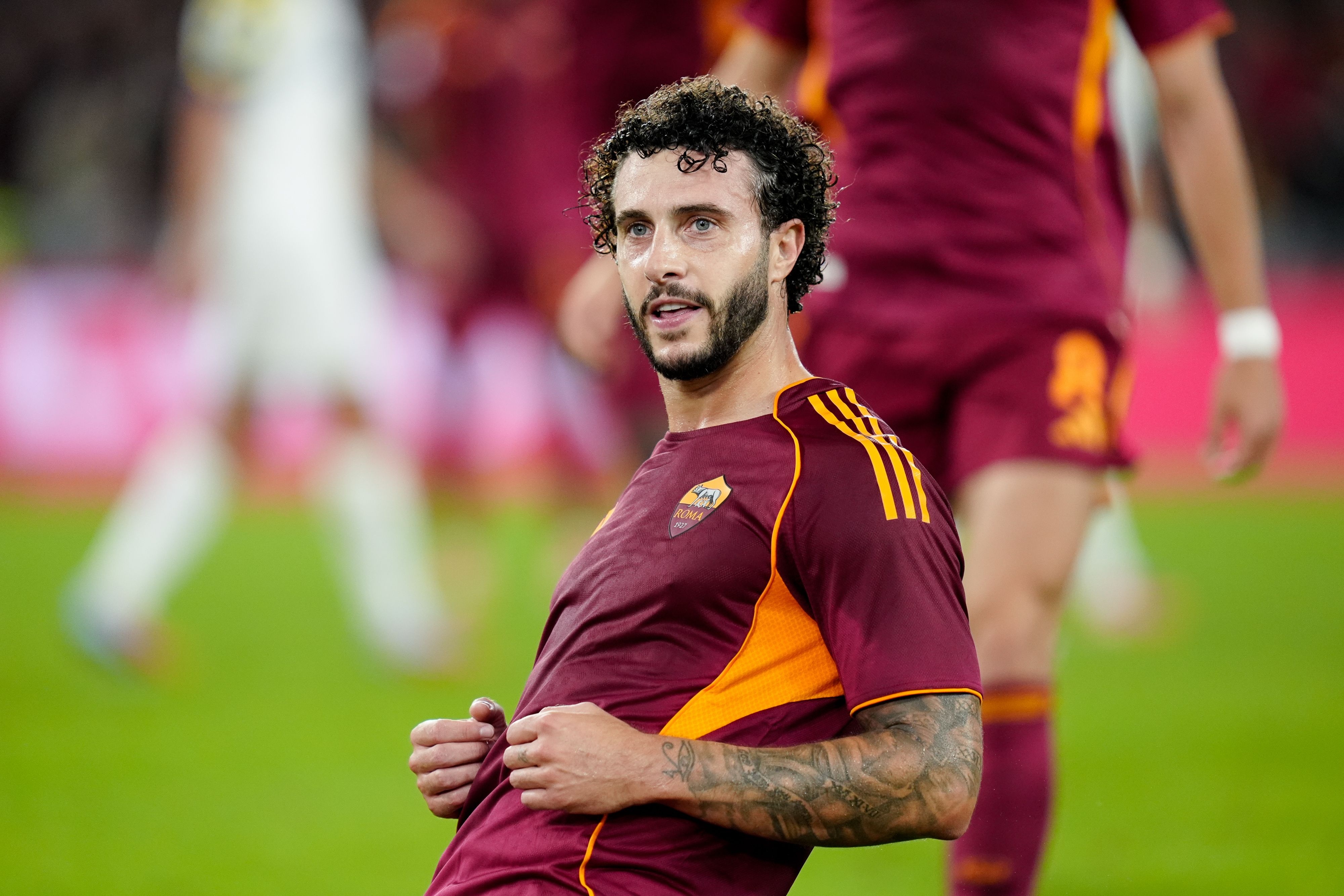 yl7703永利-记者：埃尔莫索本周一参加罗马全队合练，苏莱开始回训练场训练