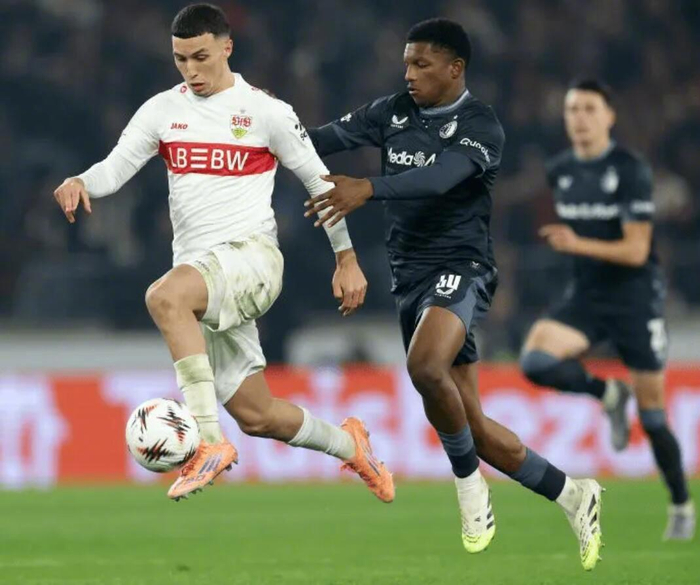 yl7703永利-拜仁接触费耶诺德后卫，曼城高价竞争利夫拉门托|德国|瓜迪奥拉|史蒂文-里德|纽卡斯尔联|拜仁慕尼黑_新浪体育_新浪新闻